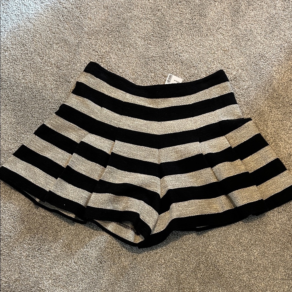 Alice and Olivia Striped Black and silver Women's skirt- Shorts